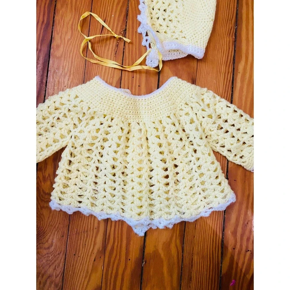 Vtg Handmade newborn‎ Crochet Baby Sweater and Bonnet Set Pale Yellow White Trim